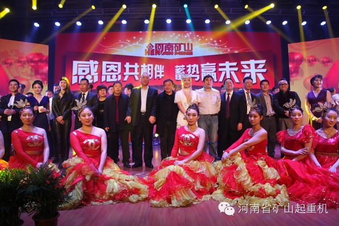 各位領(lǐng)導(dǎo)、嘉賓及公司領(lǐng)導(dǎo)與演員合影留念.jpg